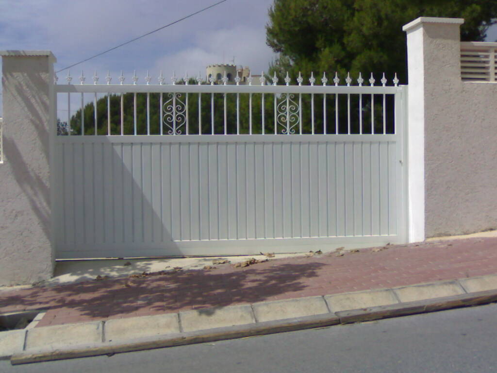 puertas de entrada de casa de hierro en la nucia benidorm y altea